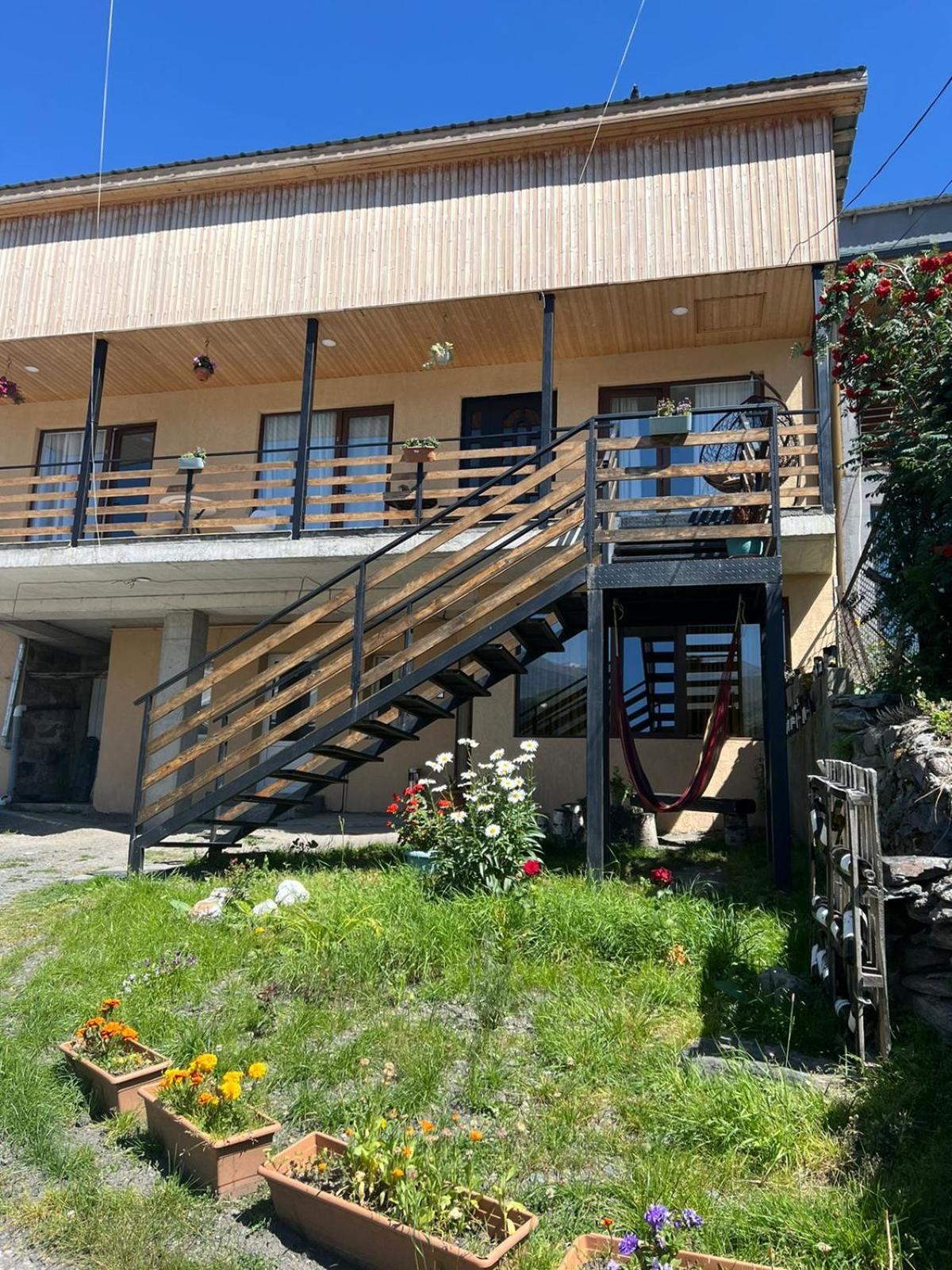 Guesthouse Relax In Kazbegi المظهر الخارجي الصورة